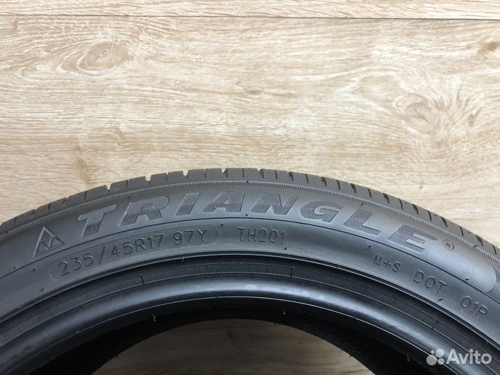 Triangle Sports TH201 235/45 R17 97Y