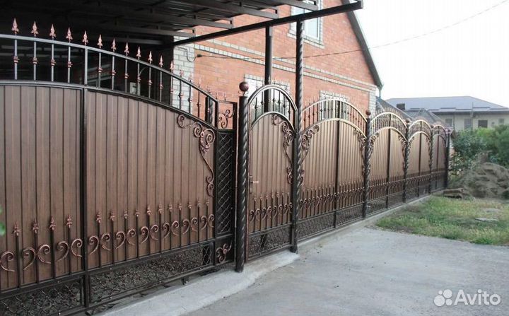 Ворота кованые обшитые профнастилом