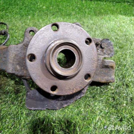 Поворотный кулак со ступицей Ауди а4 б5