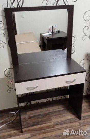 Стол туалетный с выдвижным ящиком Венге/белфорд