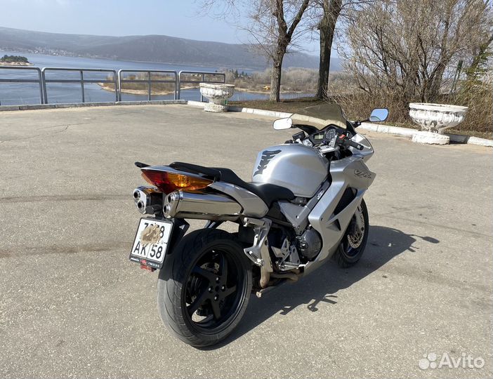 Honda vfr 800