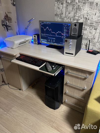 Компьютерный стол
