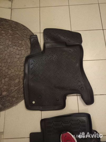 Автомобильные коврики резиновые