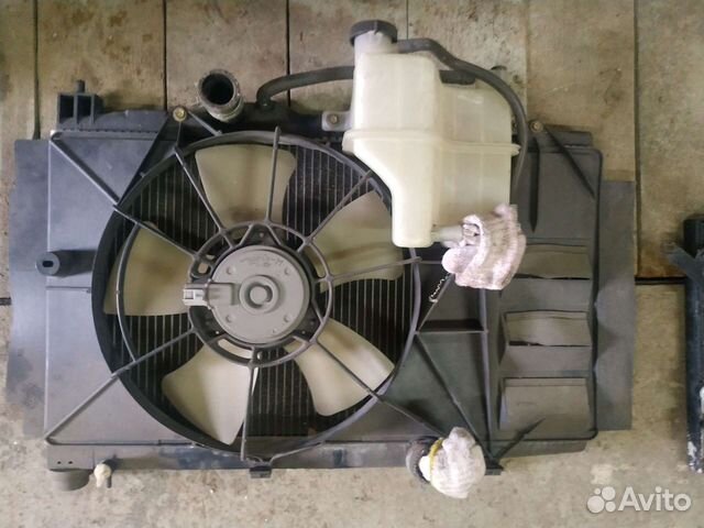 Радиатор двигателя на Тойота Пробокс