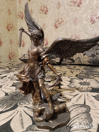 Бронзовая статуэтка