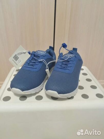 Кроссовки новые