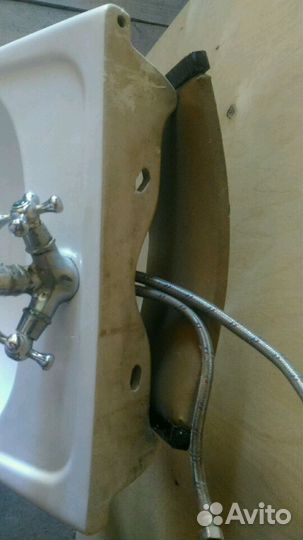 Продаю раковину с краном