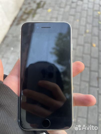 iPhone SE (2020), 64 ГБ