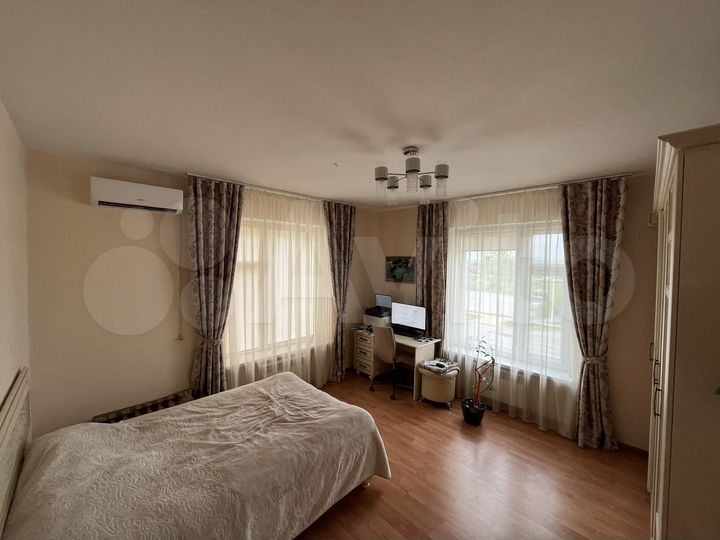 2-к. квартира, 67 м², 2/5 эт.