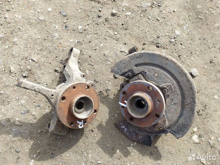 Передние поворотный кулак renault logan