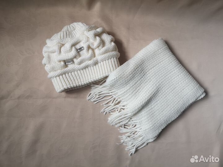 Вязаный комплект шапка и шарф