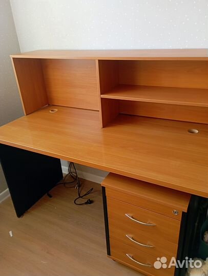Стол письменный рабочий с полкой-надставкой