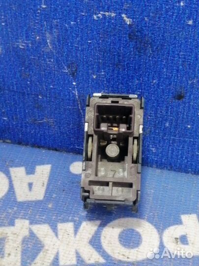 Кнопка открывания багажника Nissan Teana J32 седан