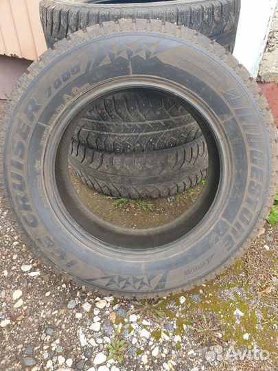 Bridgestone Ice Cruiser 7000 215/65 R16