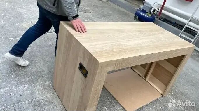 Деревянный стол