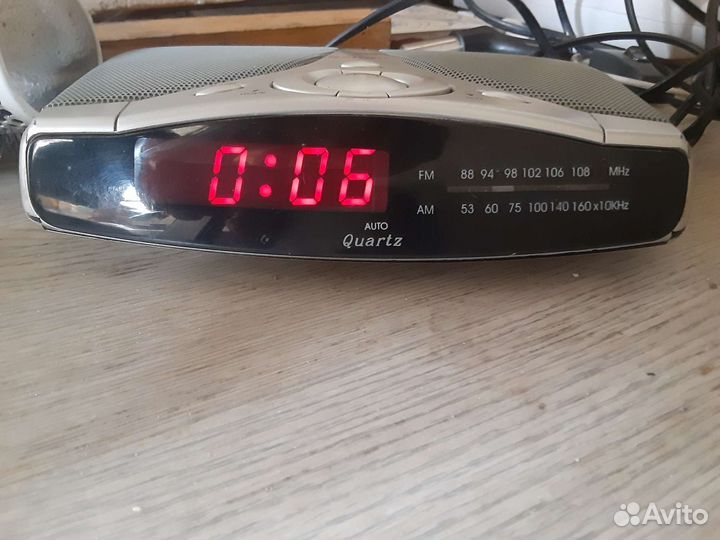 Радио часы радио FM /AM + светочасы от сети 220в