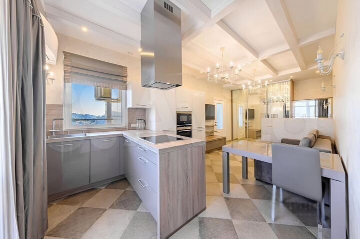 3-к. квартира, 92 м², 14/18 эт.