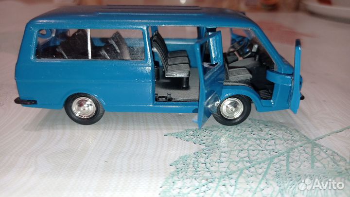 Модель автомобиля Раф 2203 1:43