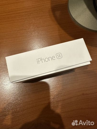 Коробка от iPhone se