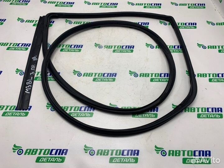 Уплотнитель двери задний правый Mazda 3 Bl седан