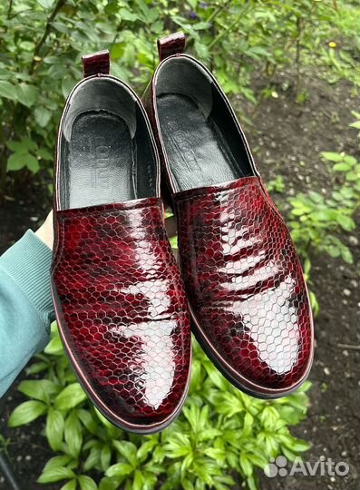 Женская кожаная обувь