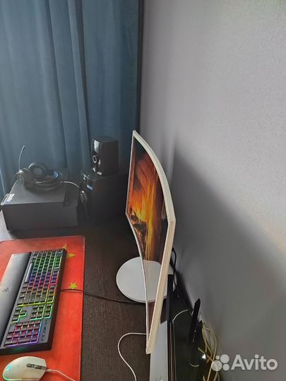 Монитор 32 изогнутый