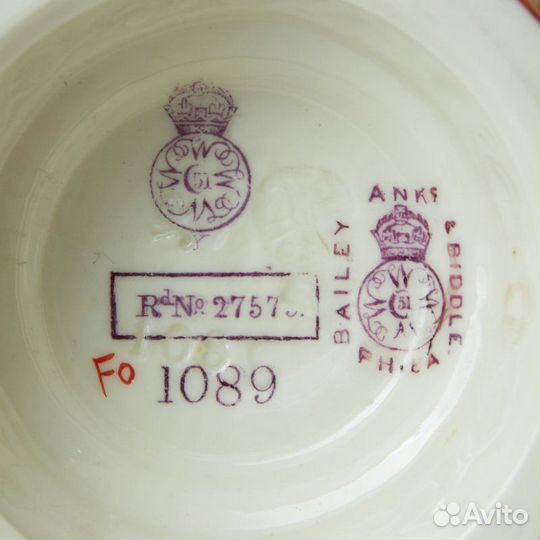 Старинная ваза нежно-розового оттенка с ручками