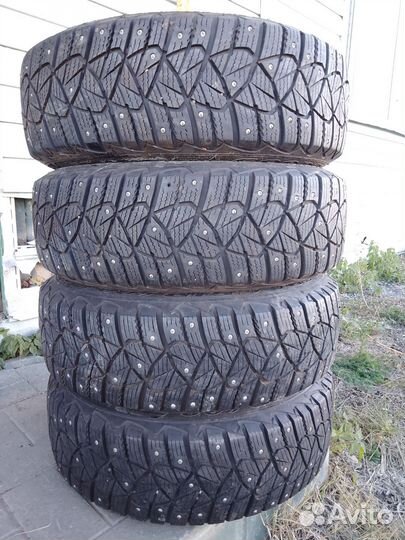 Goodyear ultragrip 600 175/65 r14На дисках Ваз
