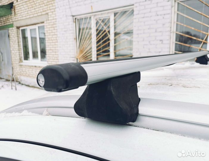 Багажник поперечный на рейлинги