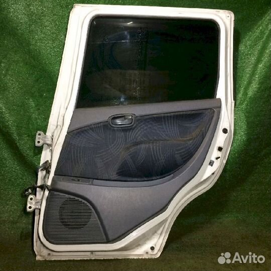 Дверь задняя правая Daihatsu YRV M211G Белая царап