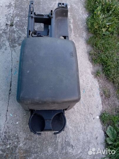 Nissan Navara d40 подлокотник