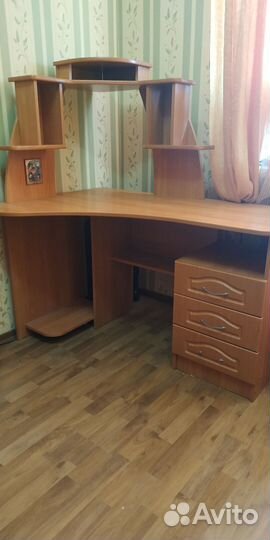 Компьютерный стол