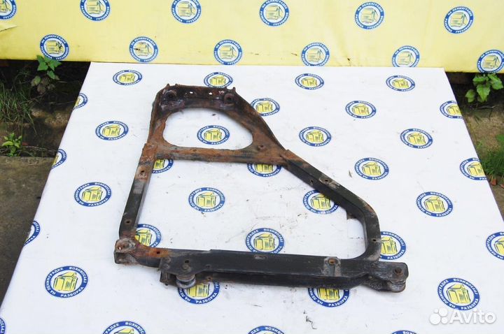 Кронштейн закабинного крыла левый 7420493933 renau