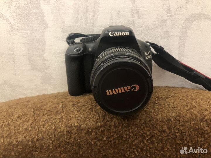 Фотоопарат Canon EOS 550D