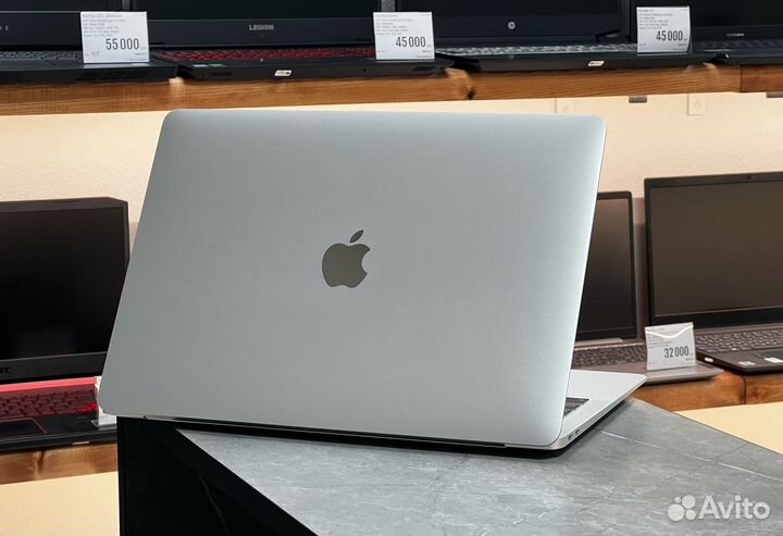 MacBook Air 13 2020 M1 / 18 циклов