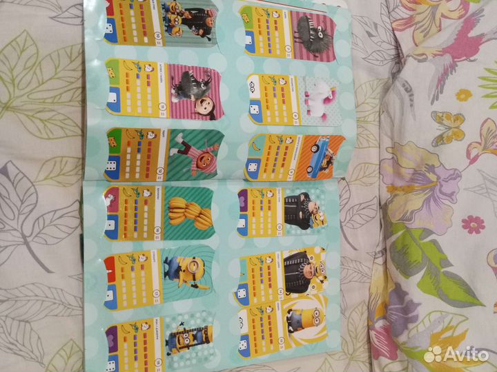 Продам альбом с карточками миньонов