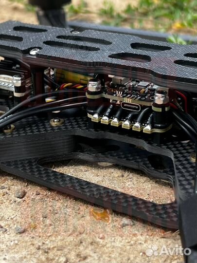 Квадрoкоптeр fpv пиpaнья 10 дюймов