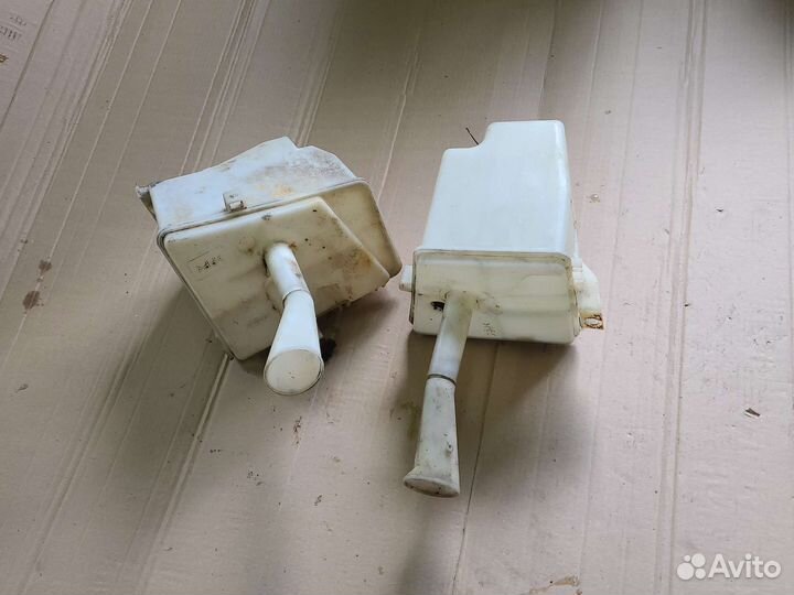 Бачок омывателя стекла Nissan Primera P11