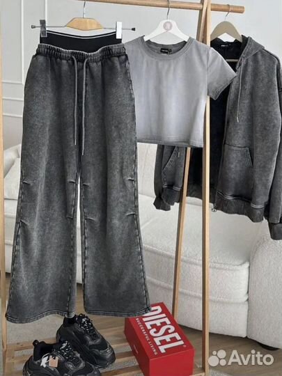 Спортивный костюм женский