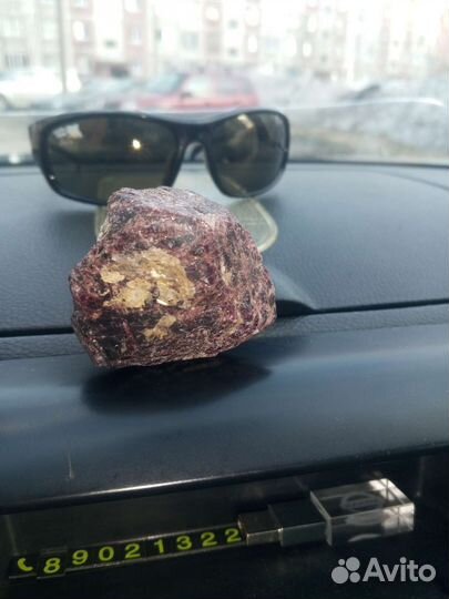 Альмандин (гранат)