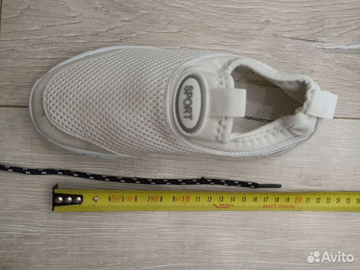 Продам кроссовки (летние)