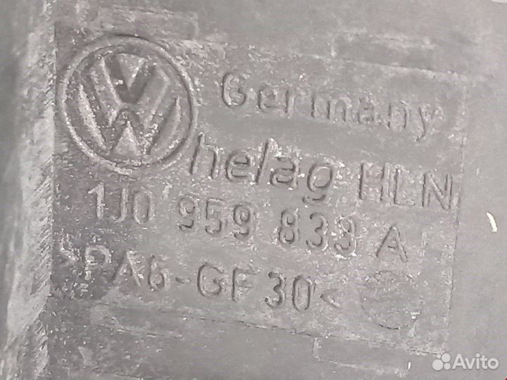 Кнопка открывания лючка бензобака Volkswagen Passa