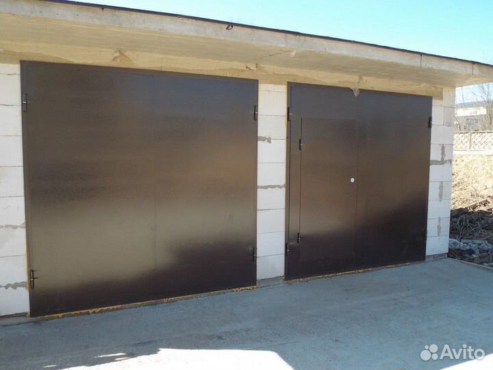 Металлические гаражные ворота с калиткой