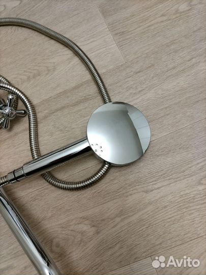 Смеситель для ванны с душем