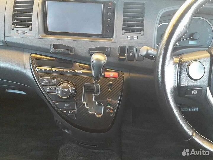 Toyota Isis 1.8 CVT, 2015, 46 000 км