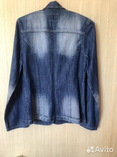 Куртка женская джинсовая