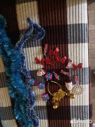 Новогодние игрушки и мишура новые
