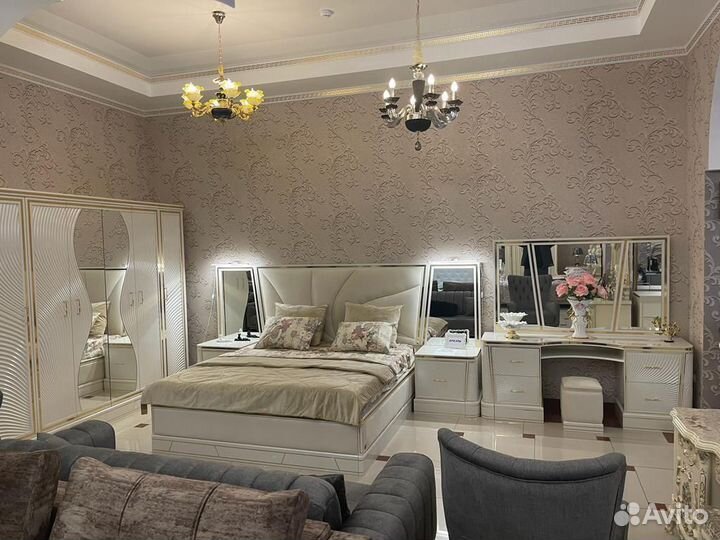 Спальный гарнитур