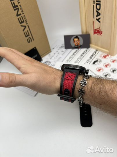 Часы sevenfriday