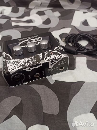 Внешняя звуковая карта behringer U-phoria UM2